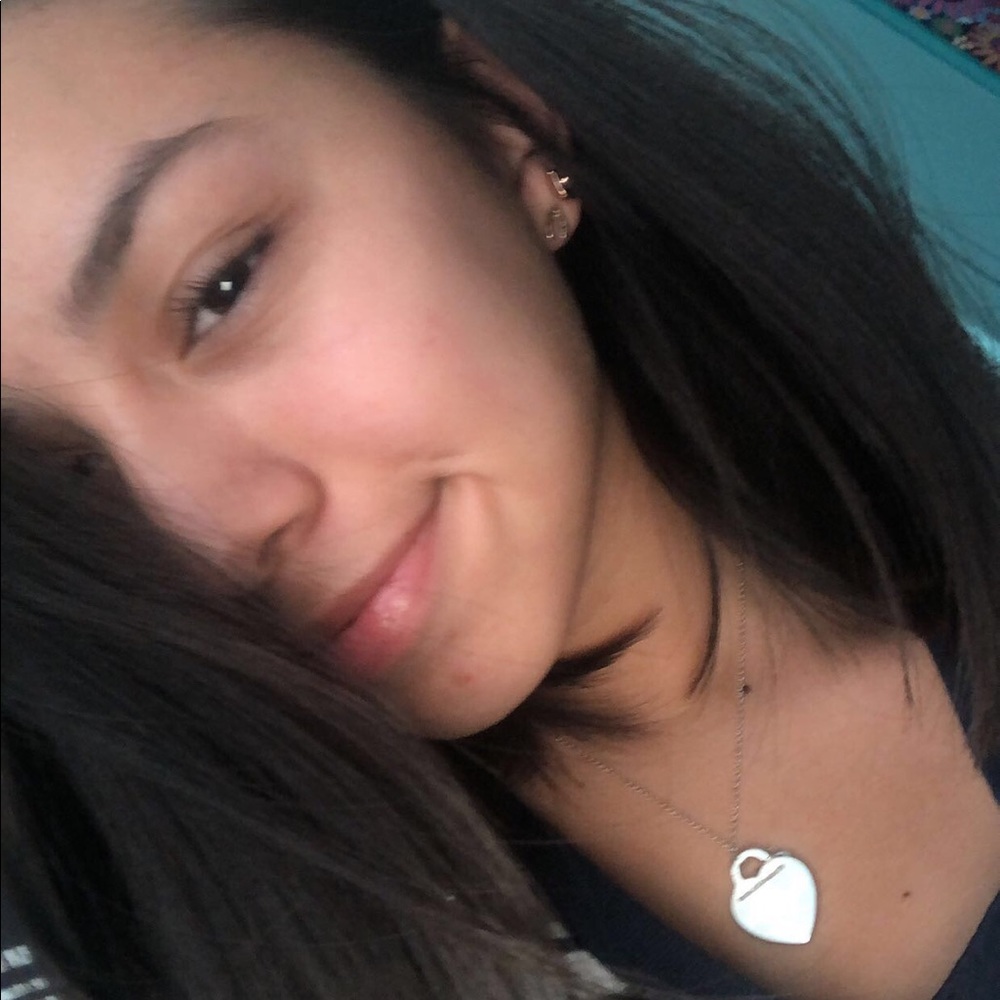 Meet your Posher, Mia